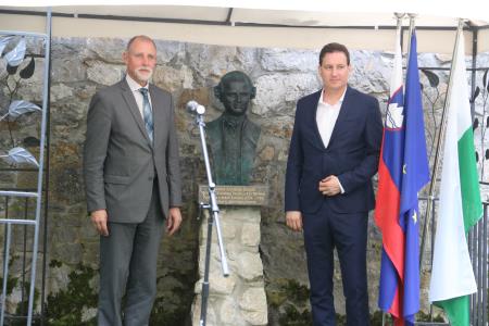 09 Slavnostno odkritje kipa v Botaničnem vrtu